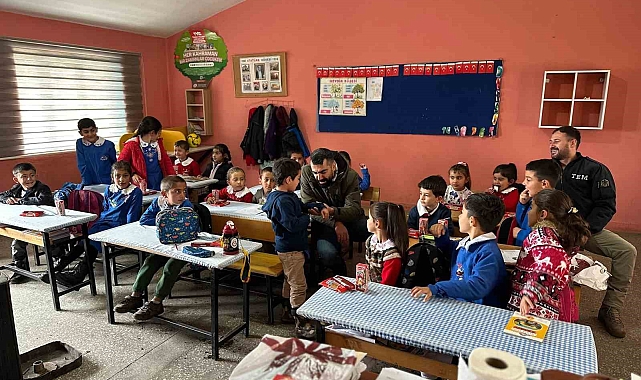 Erzurum polisi çocuklarla güzel anlar geçirdi