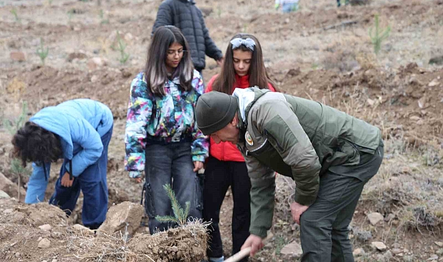 Erzurum&#039;unda dahil olduğu 6 ilde 56 bin 500 fidan toprakla buluştu