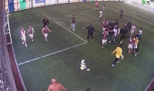 Esenyurt&#039;ta halı saha turnuvasında maç sonu ortalık karıştı