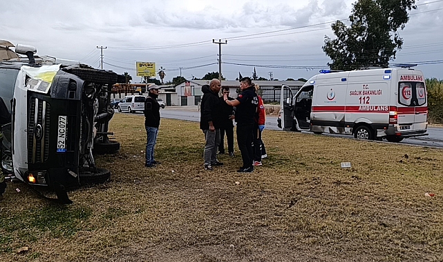 Eşya yüklü kamyonet takla attı