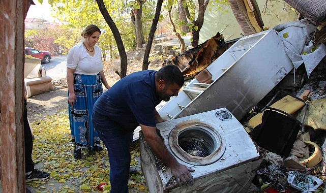 Eşyaları yanan 3 çocuk annesi kadın yardım bekliyor