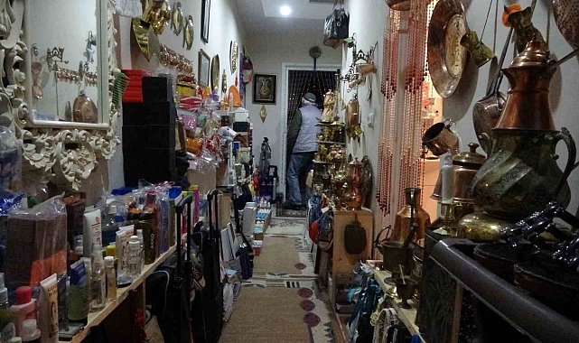 Evinin her köşesi &#039;hediyelik eşya&#039; ile dolu