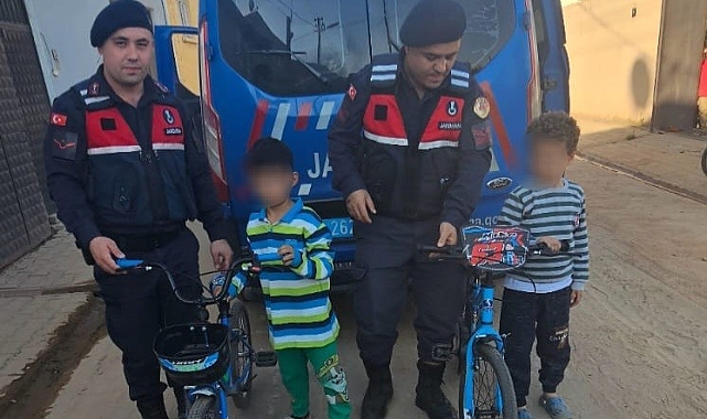 Evlerinin önünde oynarken kaybolan çocukları jandarma buldu