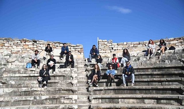 Geleceğin gazetecileri Antik Kenti&#039;ni gezdi