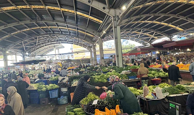 Halk pazarında fiyatların yüksek olması nedeniyle ilgi düştü
