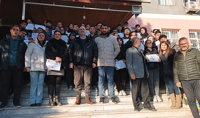 Iğdır’da öğrencilere 10 Kasım etkinliklerindeki performansından dolayı teşekkür belgesi