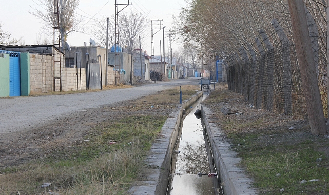 Iğdır&#039;da toprak kanallar betonarme kanallara dönüştürülme projesi devem ediyor