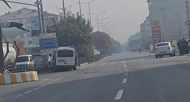 Iğdır’da trafik kazası; Otomobil refüje çarptı!