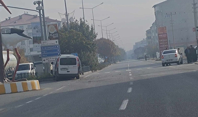 Iğdır’da trafik kazası; Otomobil refüje çarptı!