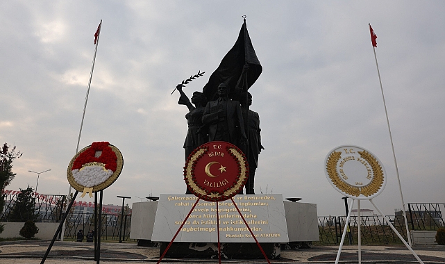 Iğdır’ın Düşman İşgalinden Kurtuluşunun 104. Yıldönümü çelenk sunumuyla başladı