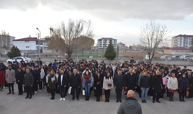 Iğdır Milli Eğitim İl Müdürü Gün, İstiklal Marşı törenine katıldı