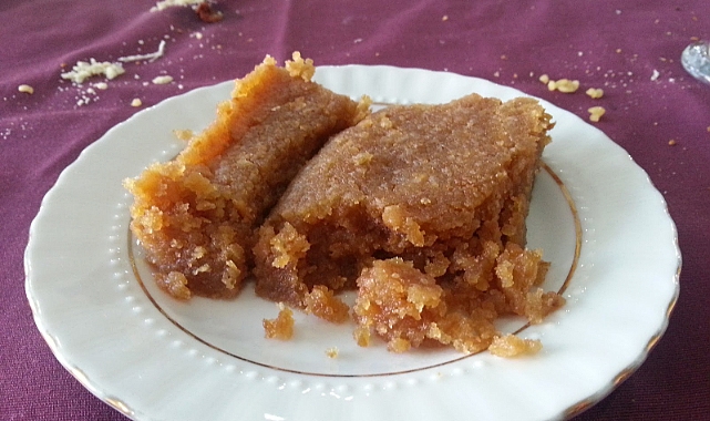 Iğdır ve Kars yöresine ait olan omaç, umaç veya ovmaç helvası