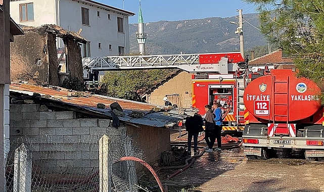 İki katlı ahşap evde çıkan yangında yaşlı bir kadın hayatını kaybetti