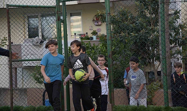 &quot;İlçemizdeki tüm halı sahalar yenilenecek&quot;