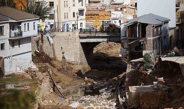 İspanya'yı vuran sel felaketinde can kaybı yüzü aştı