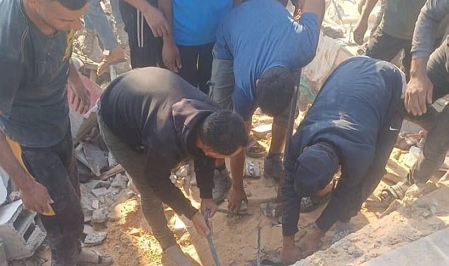 İsrail Gazze&#039;nin Beyt Lahya bölgesine saldırdı