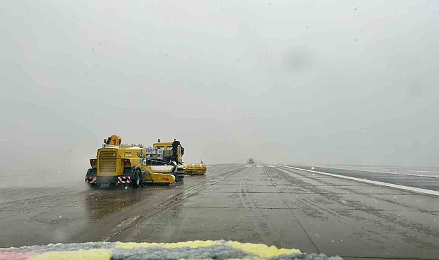 İstanbul&#039;da beklenen kar yağışı etkisini göstermeye başladı
