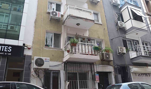 İzmir&#039;de zehirlenmenin olduğu sokakta endişe sürüyor