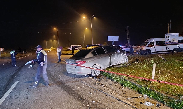 Kafa kafaya çarpışan otomobillerde karı koca hayatını kaybetti