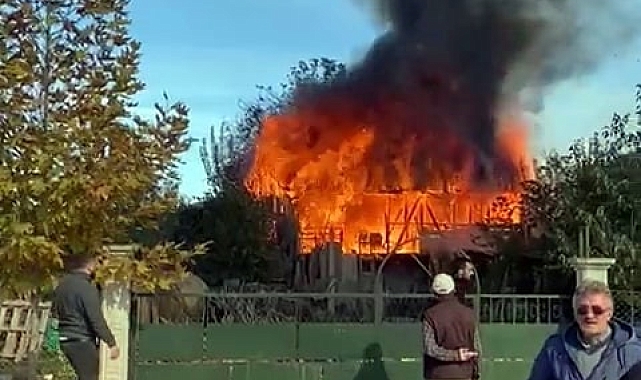 Karapürçek ilçesinde çıkan yangın ahır ve samanlığı kül etti