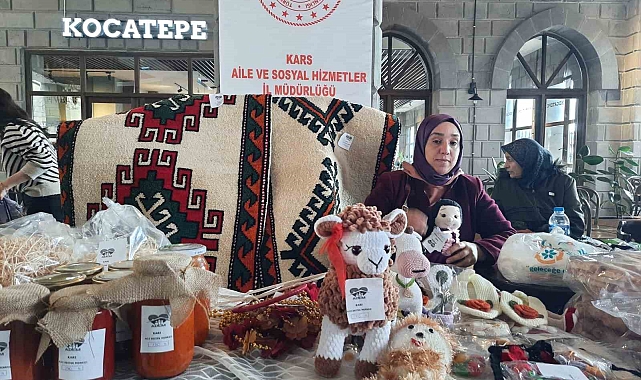 Kars&#039;ta 25 Kasım Kadına Yönelik Şiddetle Mücadele Günü&quot; dolayısıyla kadına şiddete dikkat çekildi