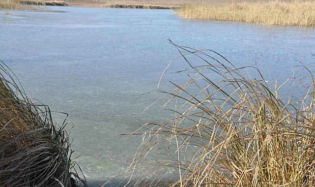 Kars&#039;ta soğuktan Lavaş Gölü dondu
