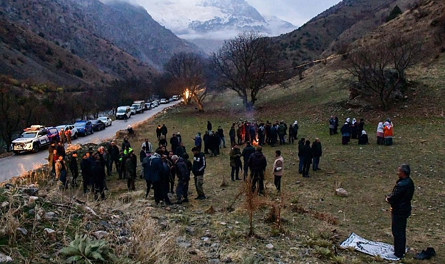 Kaya parçalarının altında kalan çoban hayatını kaybetti
