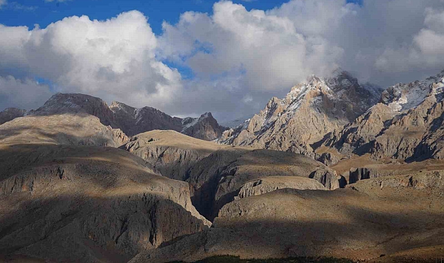 Kaybolan 2 kadın dağcıyı arama çalışmalarına yarın devam edilecek