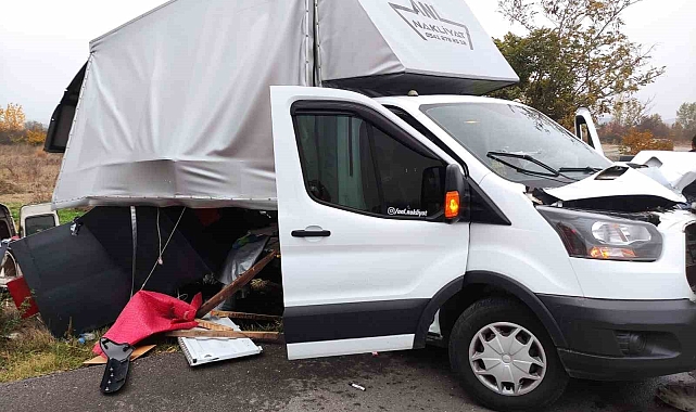 Kazada sürücünün sıkıştığı araç çalıntı çıktı