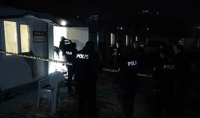 Kendine bıçakla saldıran oğlunu tüfekle sırtından vurarak yaraladı