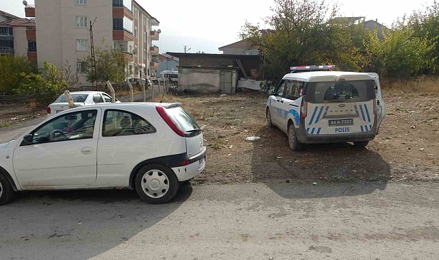 Kontrolden çıkan araç öğrencilerin arasına daldı