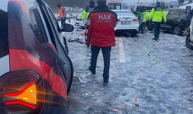 Kurtarma ekibi, Bolu Tüneli&#039;ndeki kazaya müdahale etti