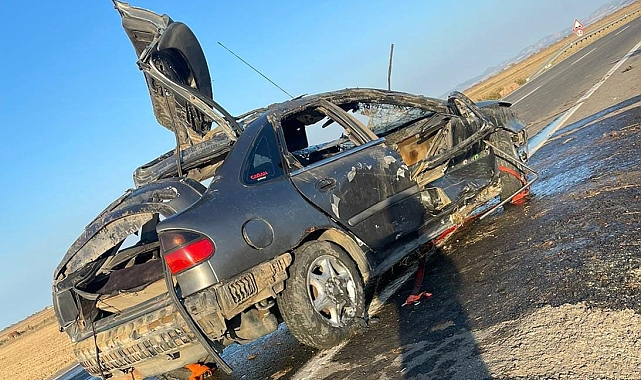 Otomobil sulama kanalına uçtu 2 kişi hayatını kaybetti