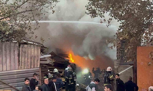 Palet deposunda korkutan yangın