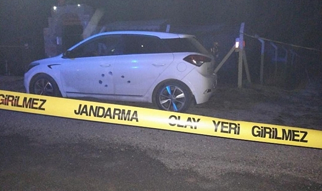 Park halindeki otomobil kimliği belirlenemeyen şahıslar tarafından kurşunlandı