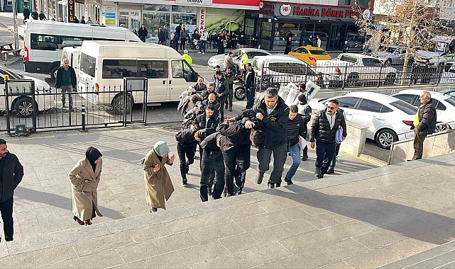 Polis kılığına giren çete 25 milyon TL dolandırıcılık yaptı
