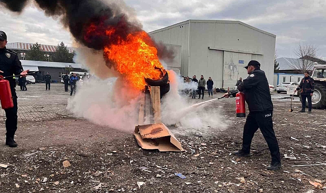Polise afet farkındalık ve yangın eğitimi