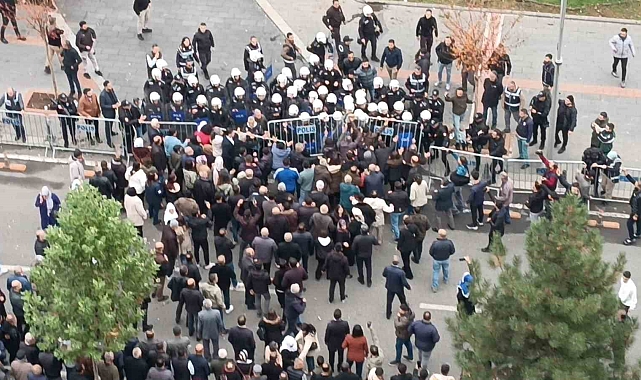 Polise taş atması sonucu yaşanan arbedede 9 gösterici gözaltına alındı