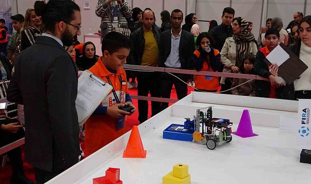 Robot yarışmasında son gün yoğunluğu