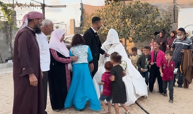 Saldırıların gölgesinde umutlandıran düğün