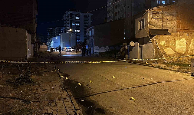 Sivas&#039;ta iki grup arasındaki silahlı çatışma paniğe neden oldu