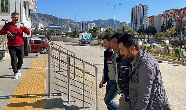 Sokak ortasında eşini silahla vuran şahıs tutuklandı