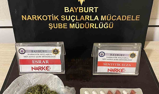 Şüpheli hareketler sergileyen şahısların üzerinden uyuşturucu çıktı