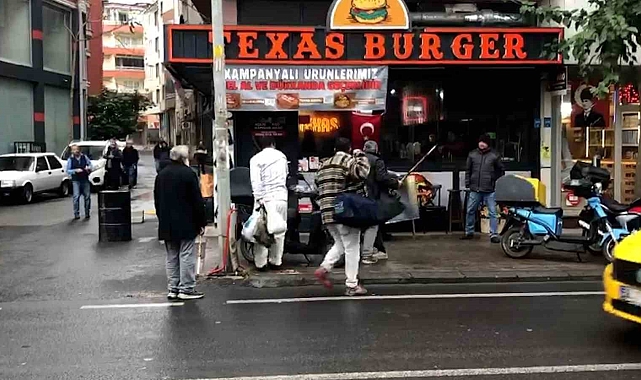Tekirdağ&#039;da bir grup arasında sokak ortasında bastonlu kavgası