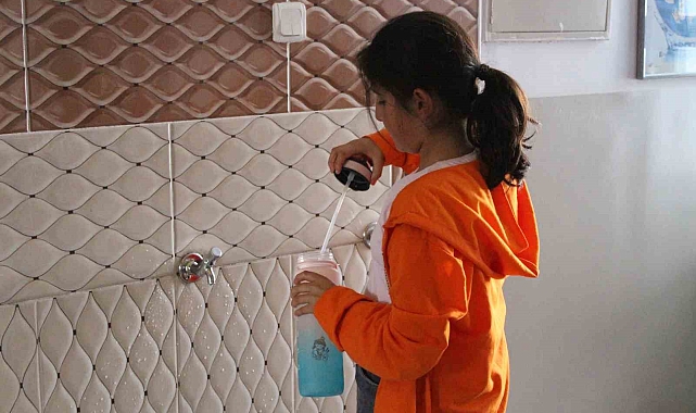&quot;Temiz su her çocuğun hakkıdır&quot; diyerek 3 okula arıtma sistemi kurdu