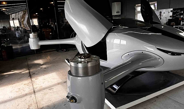 Türk mühendisten uçan otomobil