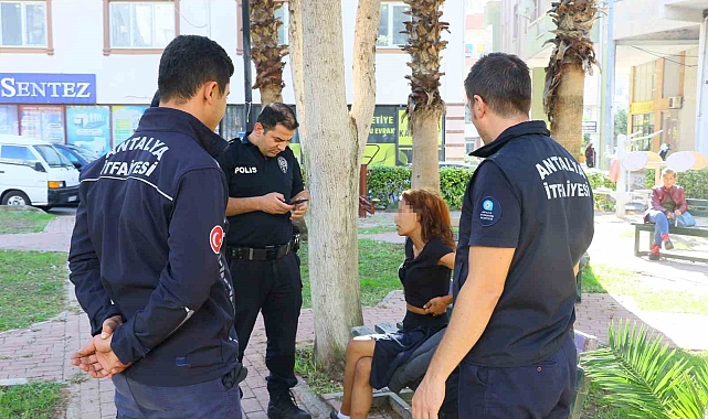 Tuvalette attığı çığlıklarıyla polisi alarma geçirdi