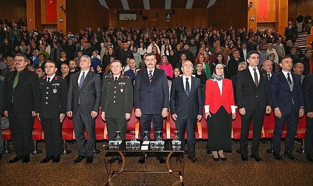 Vali Çiftçi, 24 Kasım Öğretmenler Günü kutlama programına katıldı