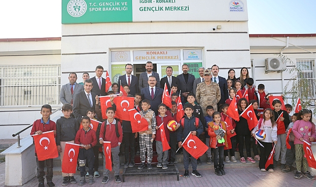 Vali Turan gençlik Merkezini ziyaret etti