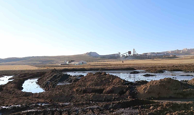 Van&#039;da atık barajı çöktü